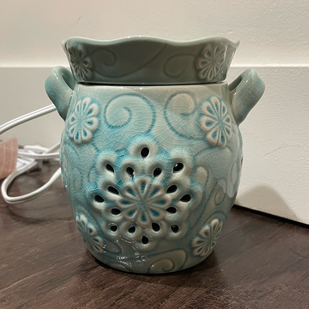 Scentsy Flurry Turquoise warmer